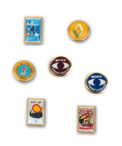 Pins con adhesivo resinado