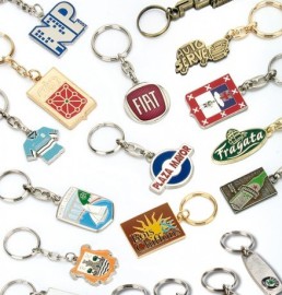 Llaveros de metal esmaltados a color