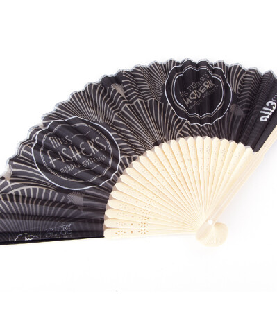 Abanicos de bambú y tela