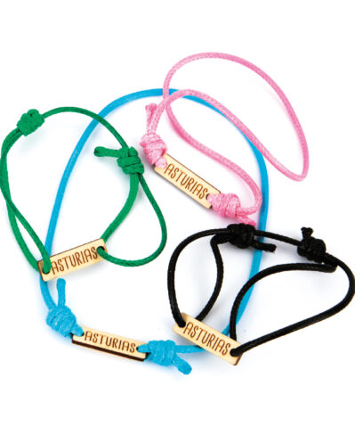 Pulseras de cordón y madera